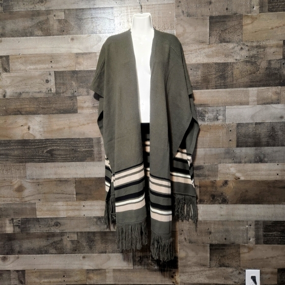 New BCBGMAXAZRIA Wool Blend Fringe Poncho - Picture 2 of 11